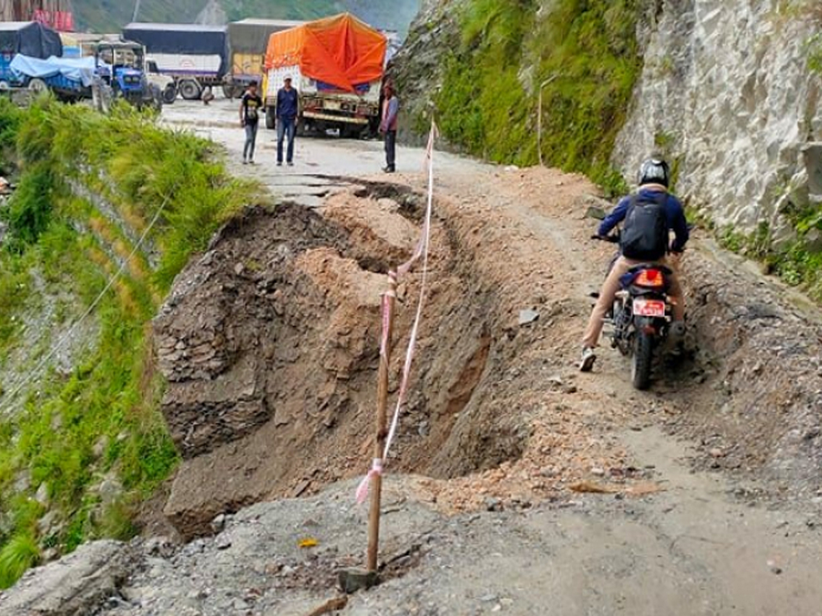 पहिरोले अवरुद्ध जयपृथ्वी राजमार्ग सुचारु 